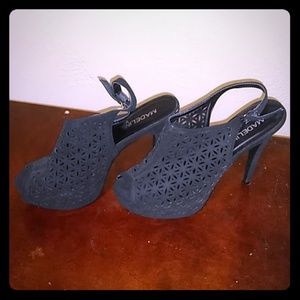 Size 10 black heels good condition